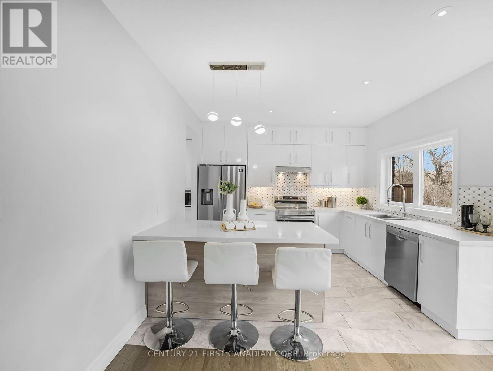 207 Union Avenue, Middlesex Centre, Ontario  N0L 1R0 - Photo 14 - X12127817