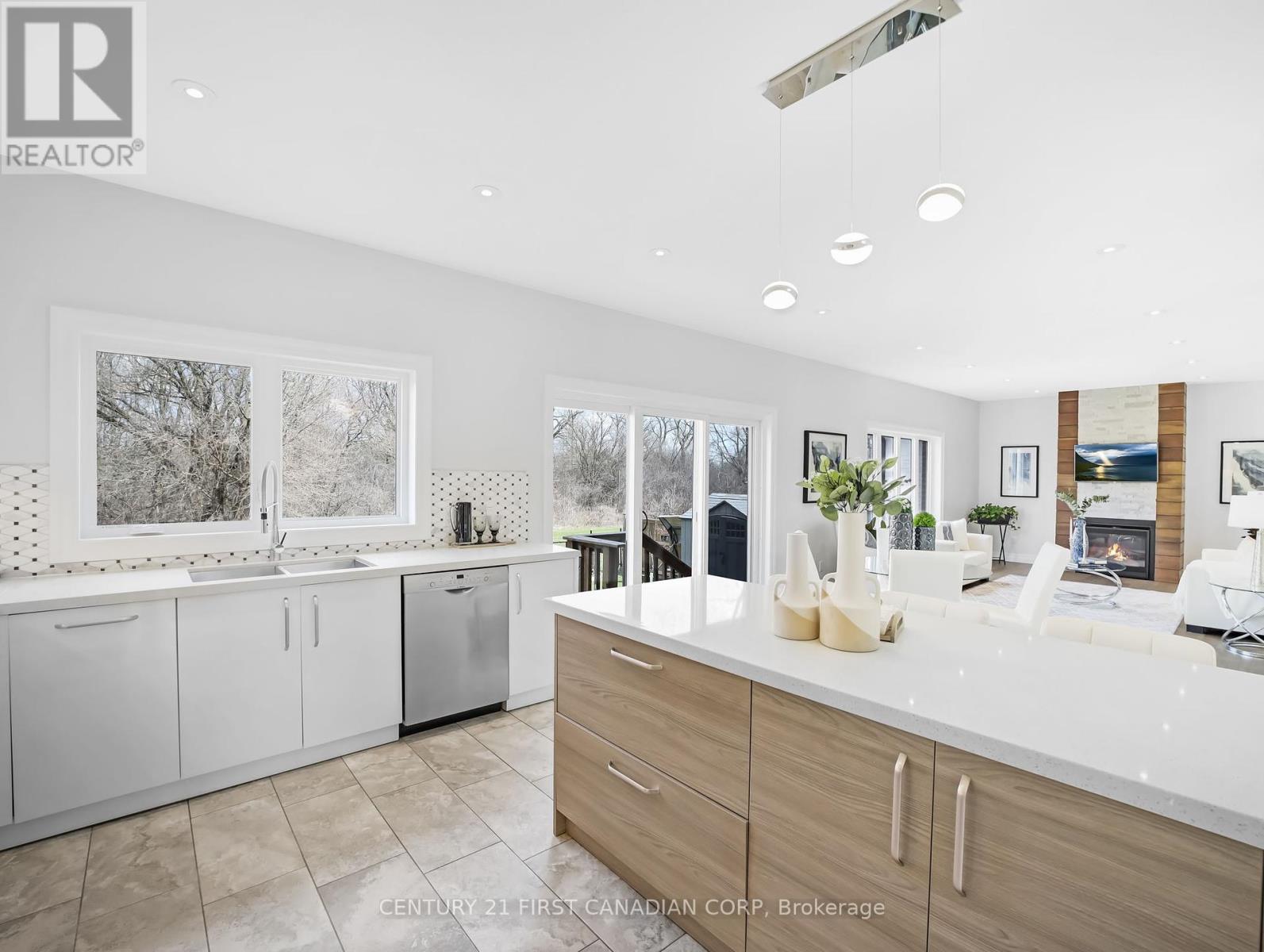 207 Union Avenue, Middlesex Centre, Ontario  N0L 1R0 - Photo 12 - X12127817