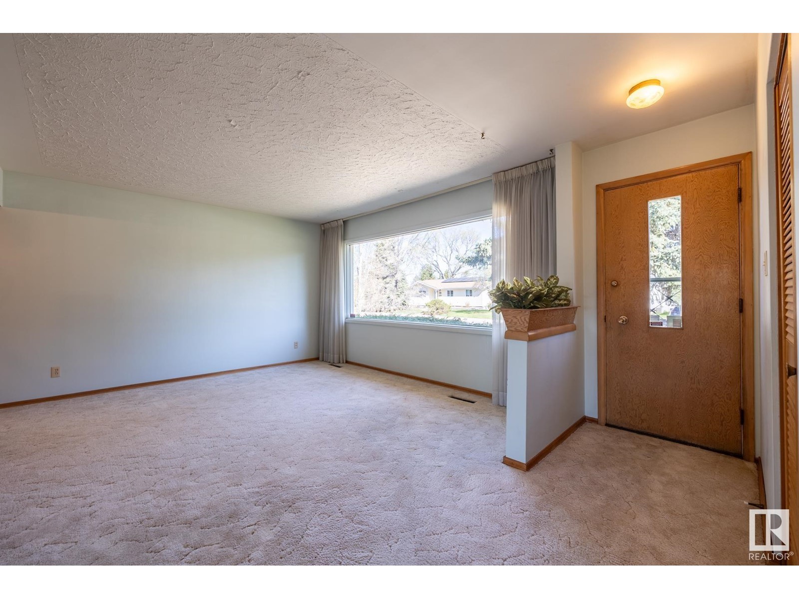 Property at 16013 93A AV NW image 2