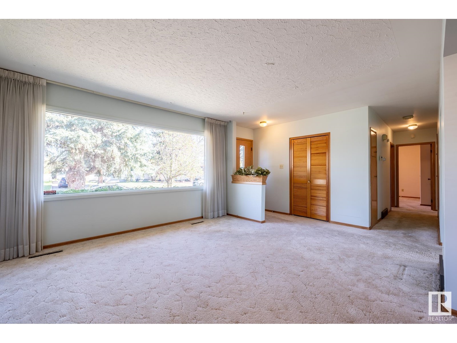 16013 93a Av Nw, Edmonton, Alberta  T5R 5J7 - Photo 4 - E4434742