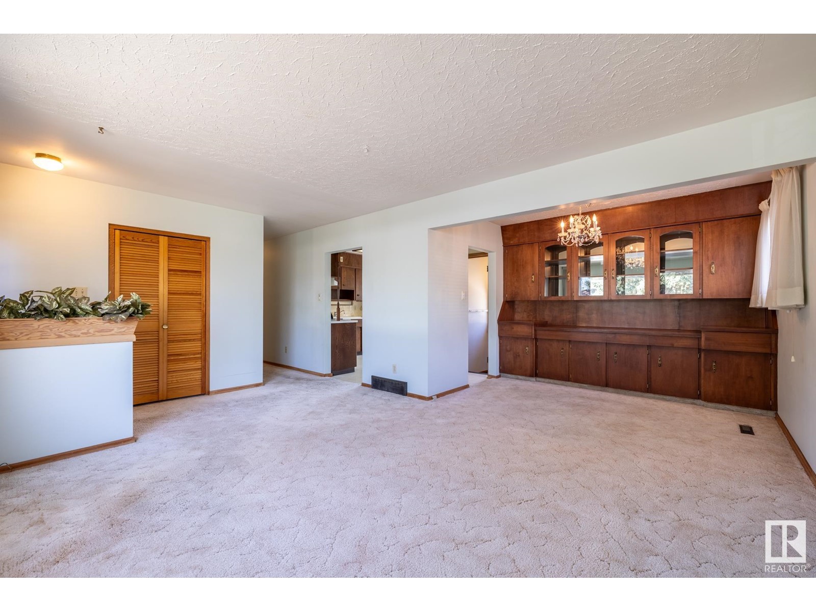 Property at 16013 93A AV NW image 5