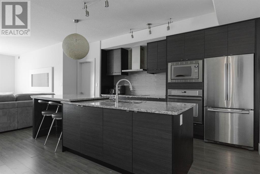 Property at 402, 10218 King Street image 3