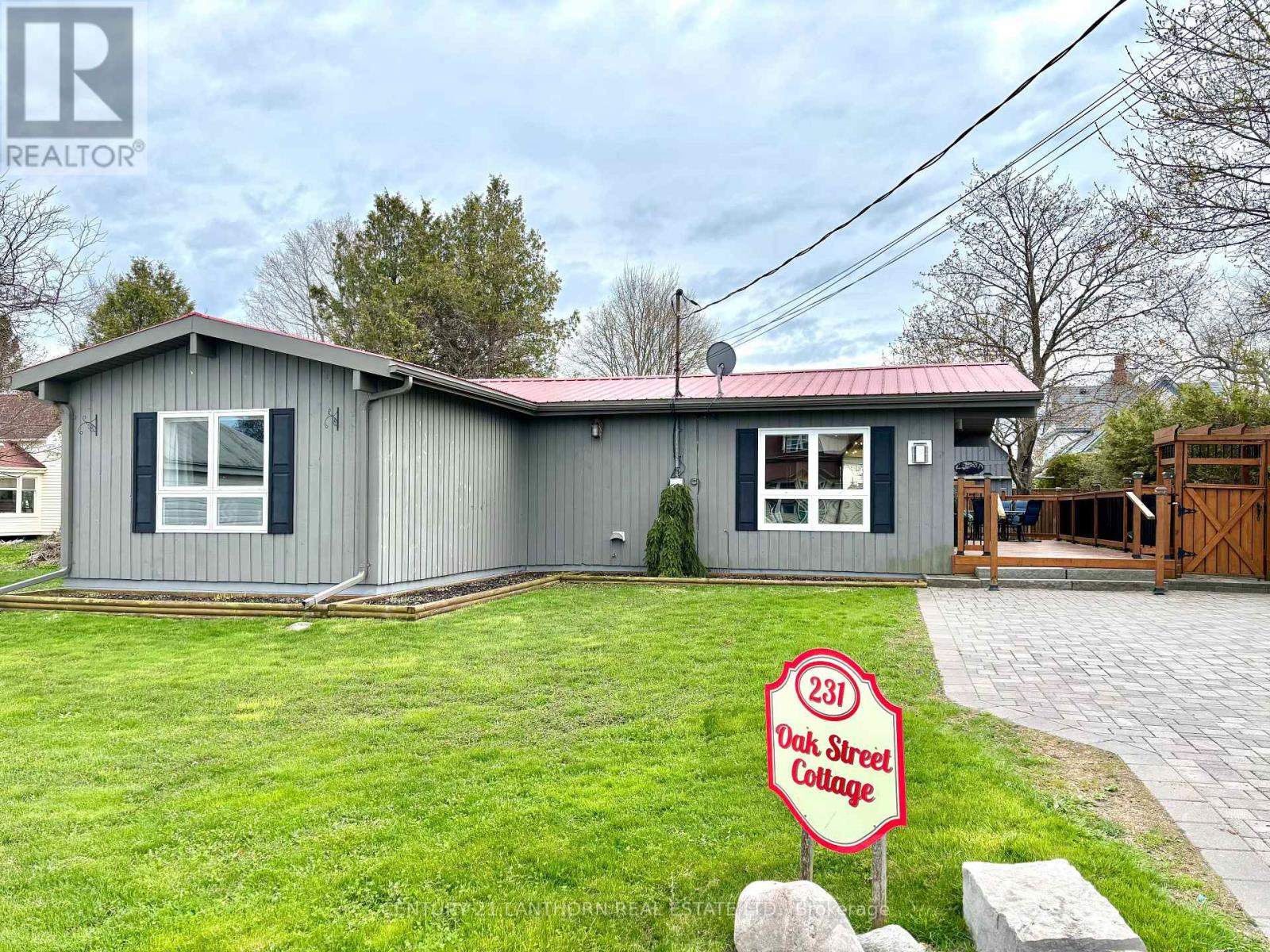 231 Oak Street, Prince Edward County, Ontario  K0K 3L0 - Photo 1 - X12001366