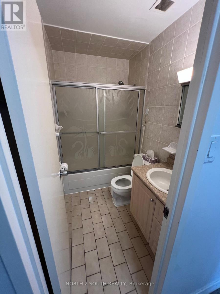801 - 3145 Queen Frederica Drive, Mississauga (Applewood), Ontario  L4Y 3A7 - Photo 12 - W12125760