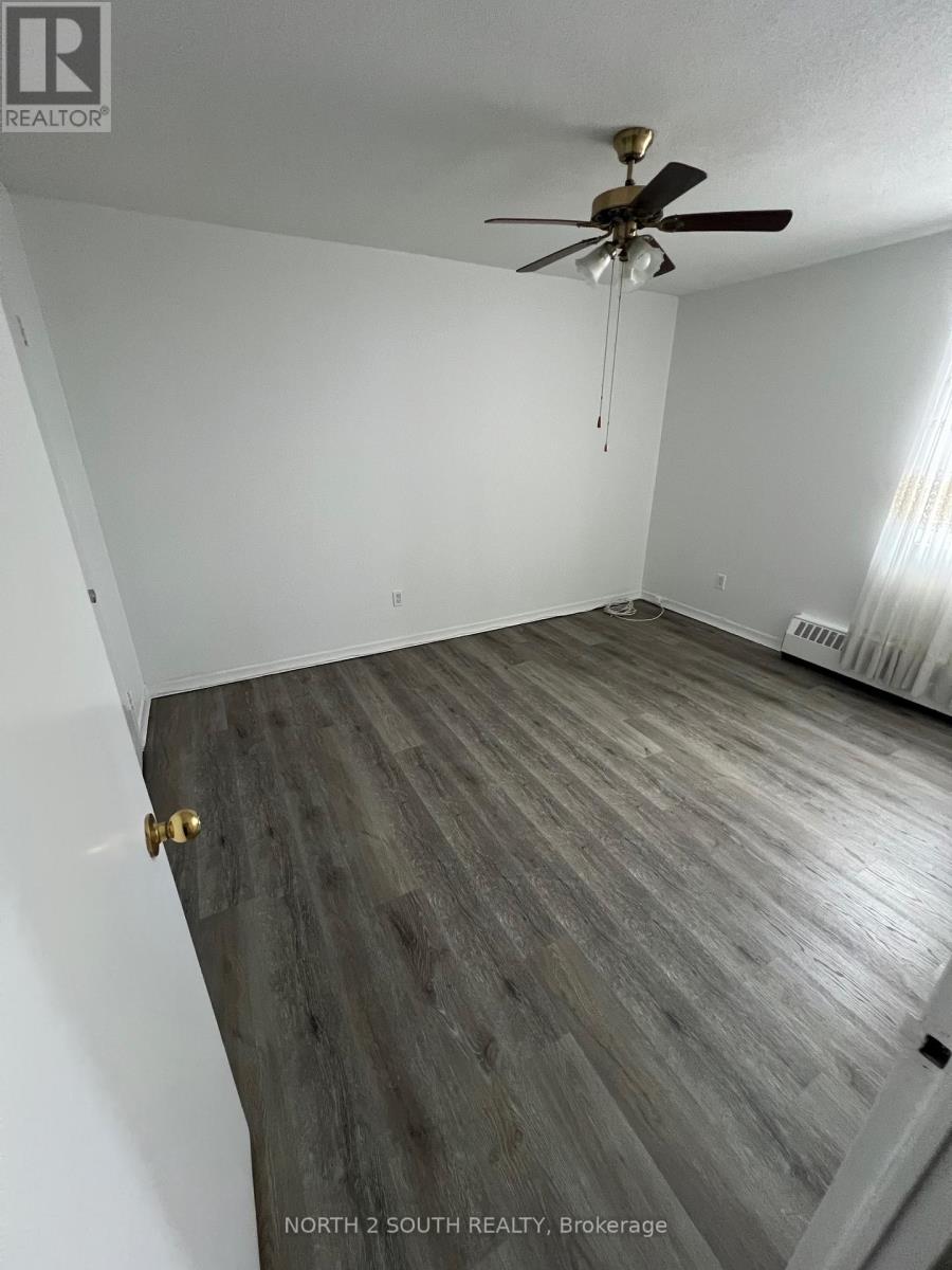 801 - 3145 Queen Frederica Drive, Mississauga (Applewood), Ontario  L4Y 3A7 - Photo 6 - W12125760