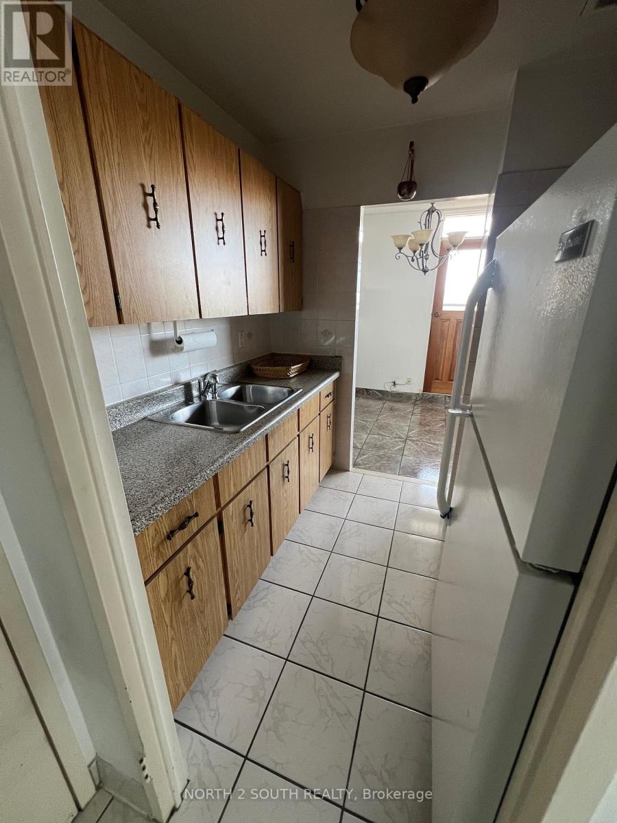 801 - 3145 Queen Frederica Drive, Mississauga (Applewood), Ontario  L4Y 3A7 - Photo 11 - W12125760