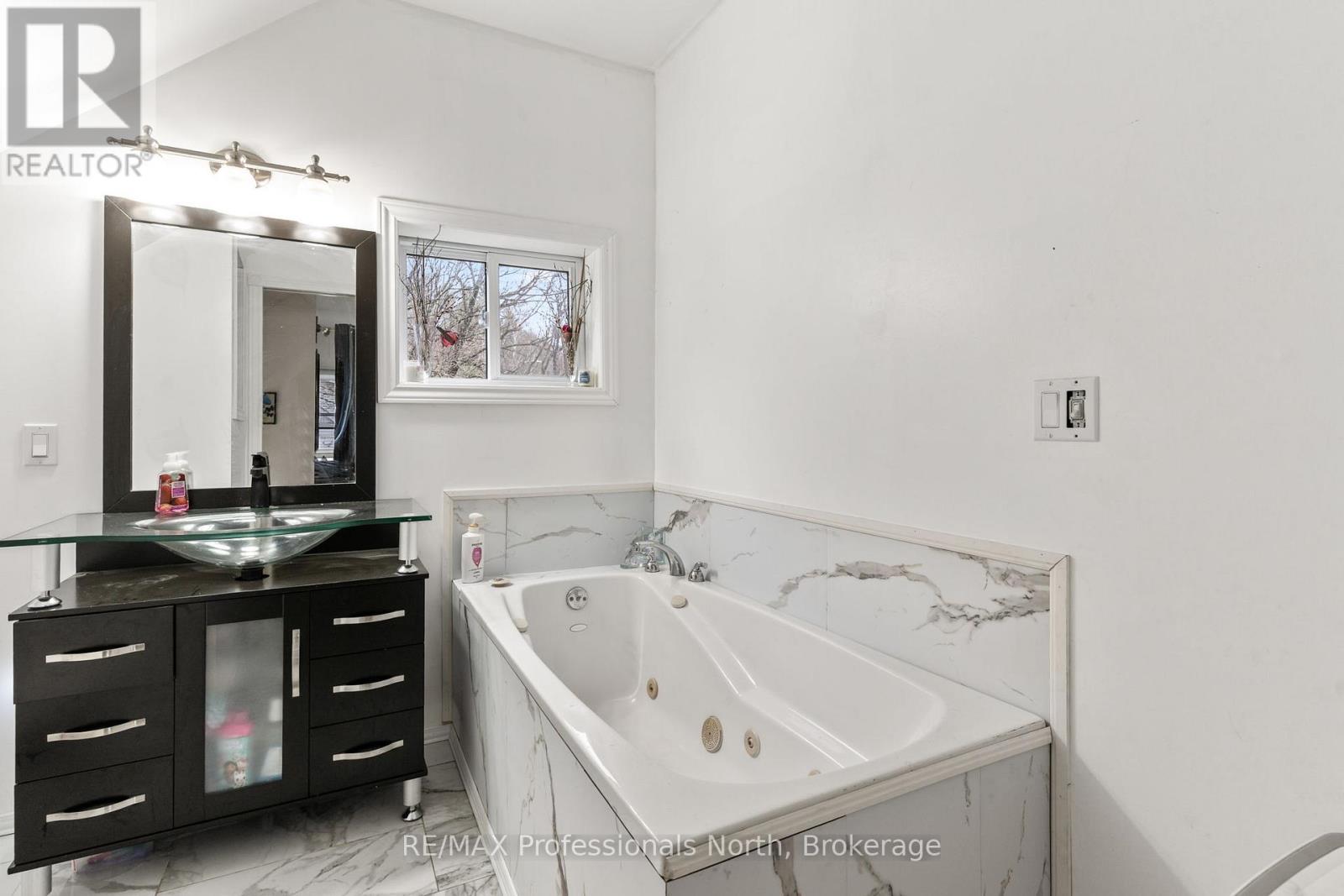 66 Faraday Street, Bancroft, Ontario  K0L 1C0 - Photo 27 - X12128015