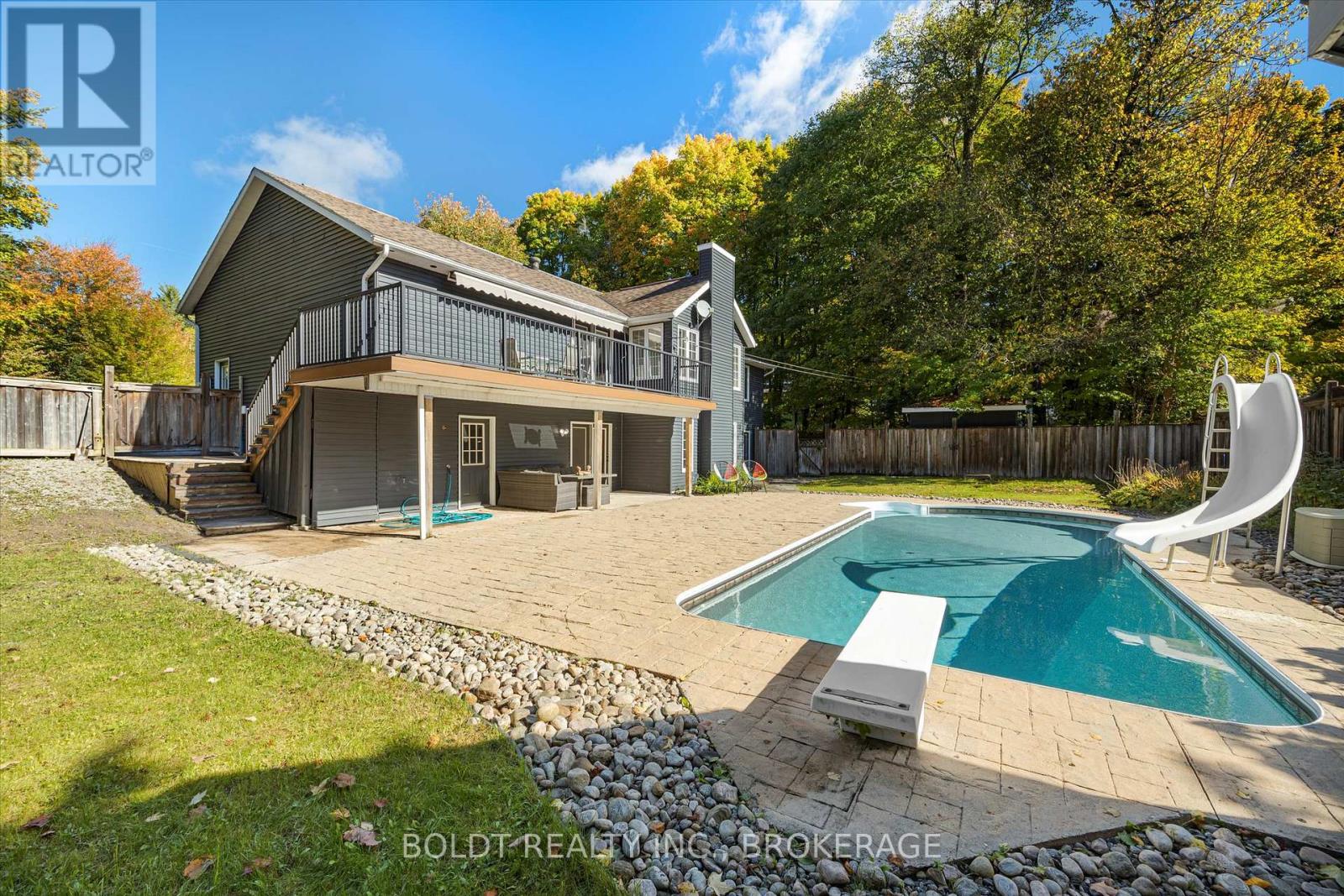 121 MEADOW HEIGHTS DRIVE, Bracebridge, Ontario