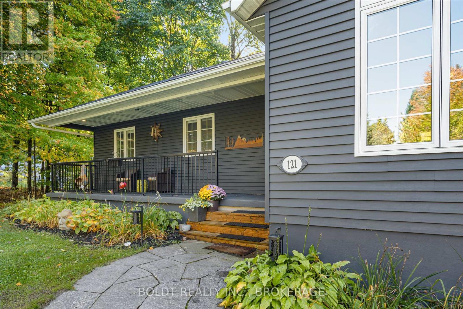 121 Meadow Heights Drive, Bracebridge, Ontario  P1L 1A4 - Photo 3 - X12127925