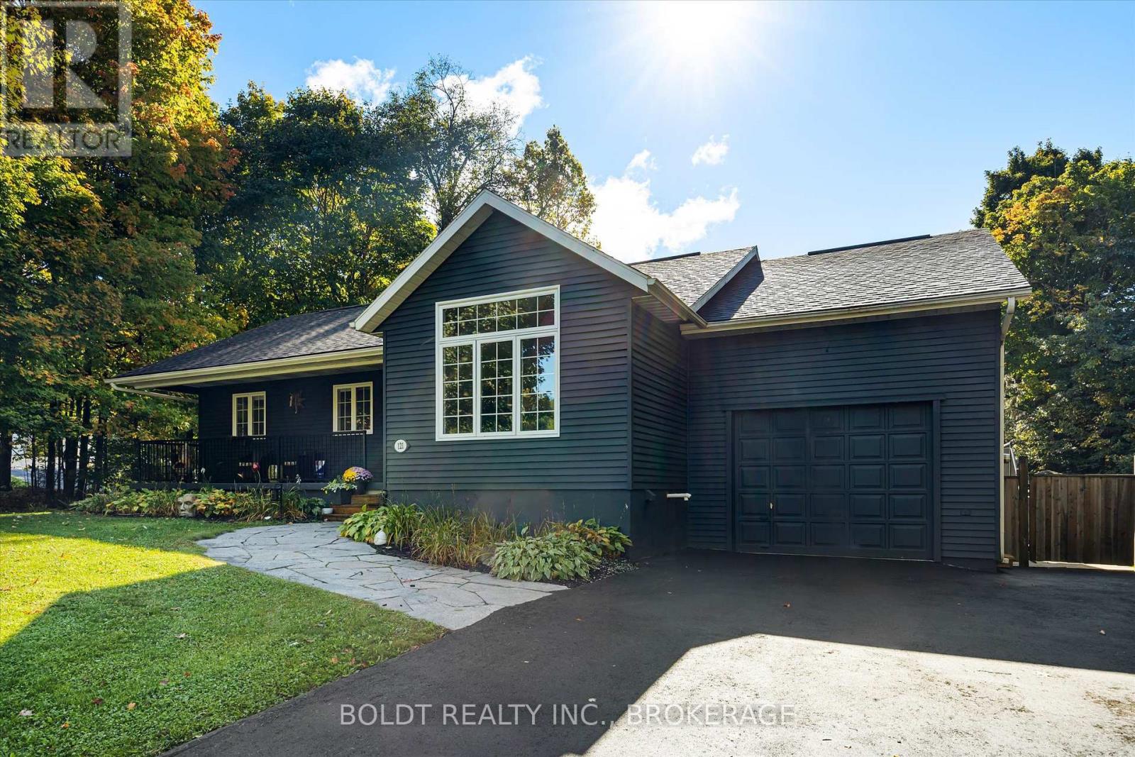 121 Meadow Heights Drive, Bracebridge, Ontario  P1L 1A4 - Photo 4 - X12127925
