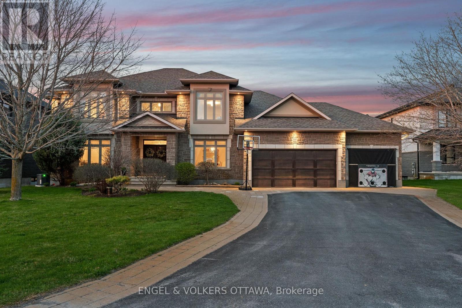 Property at 450 LOCKMASTER CRESCENT image 1