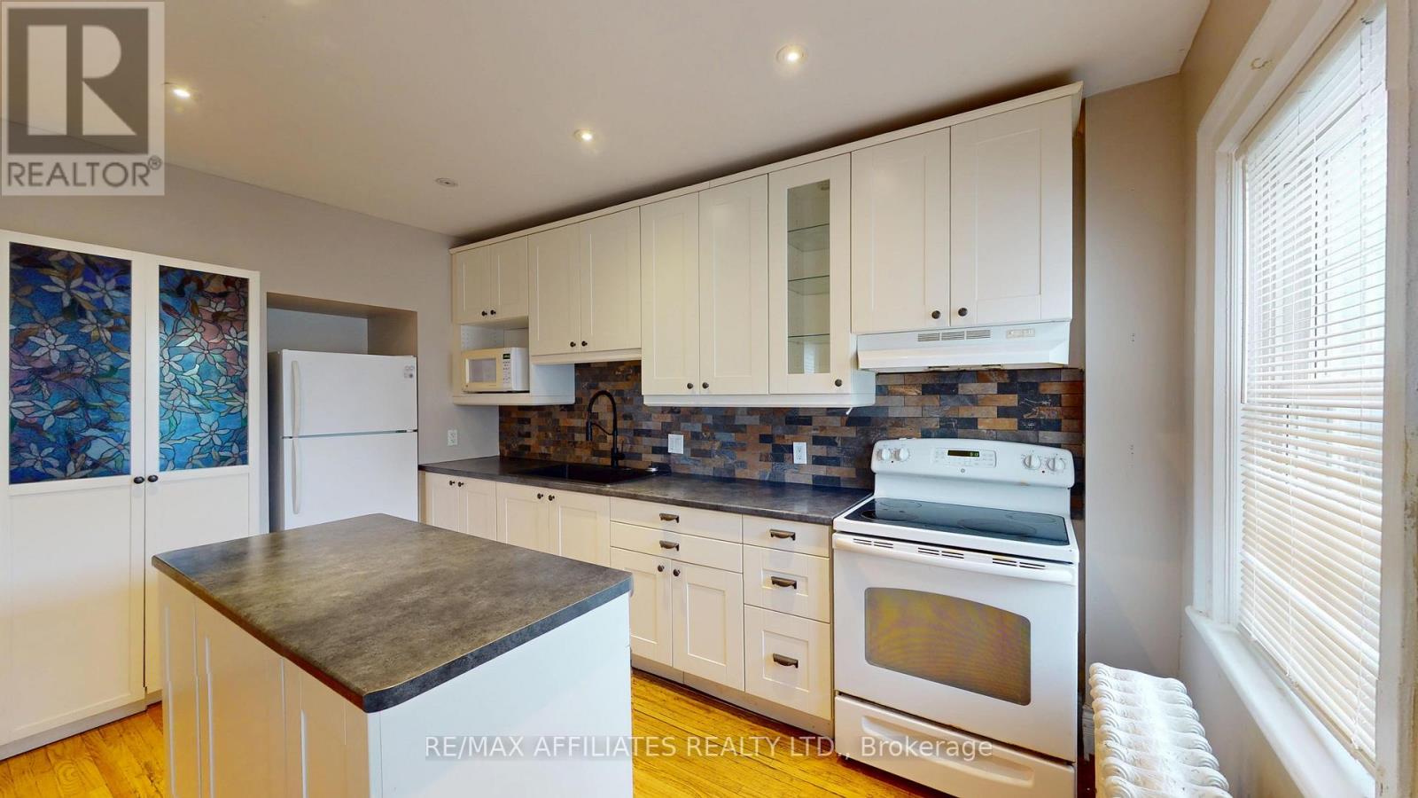 14 William Street, Brockville, Ontario  K6V 4V2 - Photo 14 - X12127939