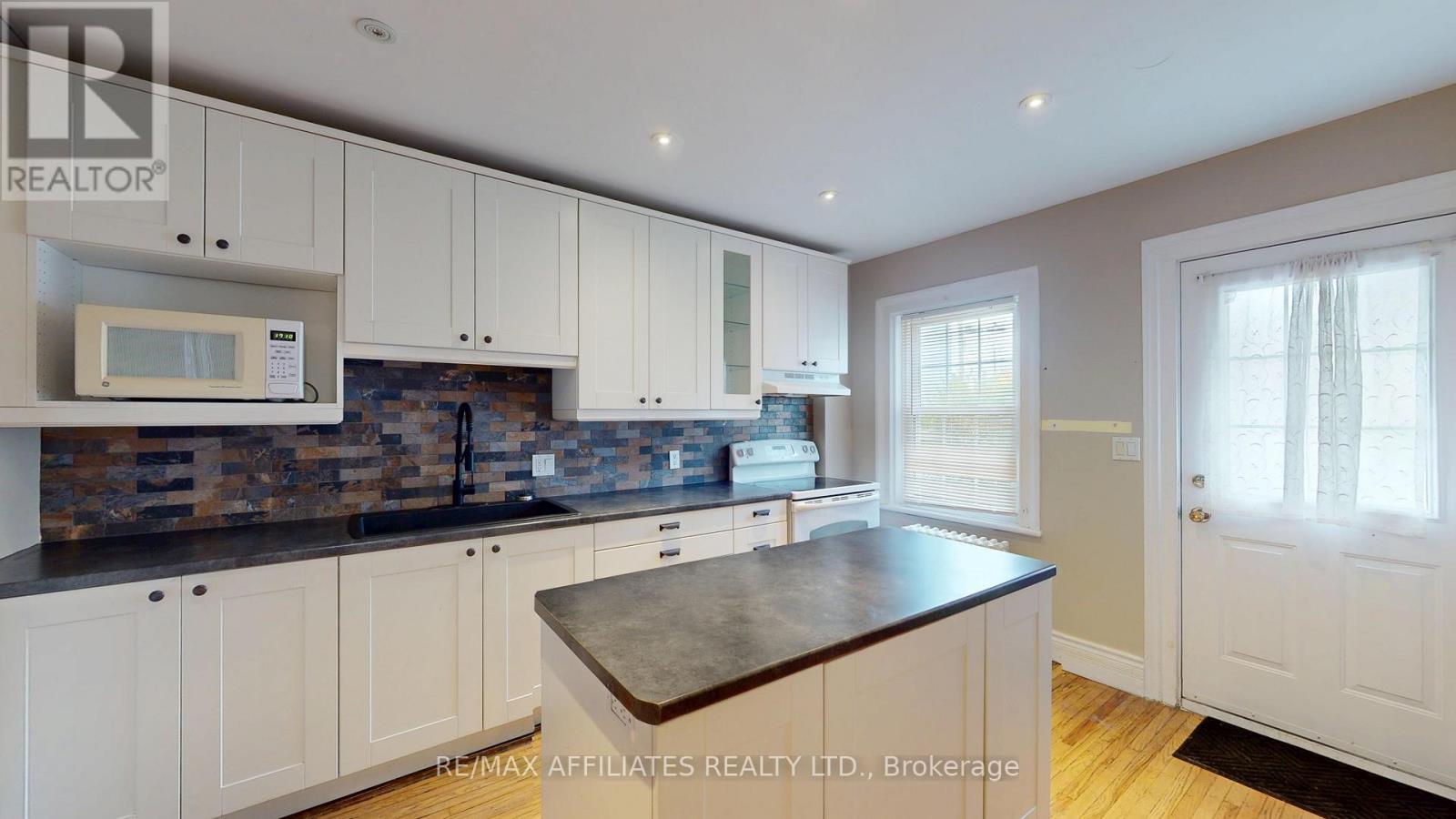 14 William Street, Brockville, Ontario  K6V 4V2 - Photo 18 - X12127939