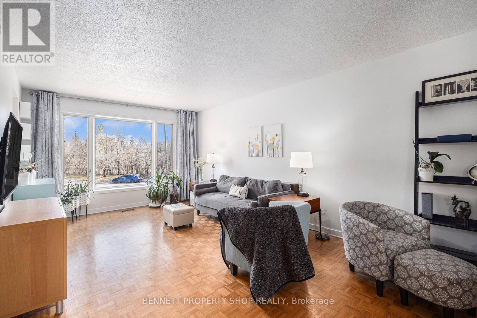 52 Sandhurst Court, Ottawa, Ontario  K1V 9V4 - Photo 5 - X12127964
