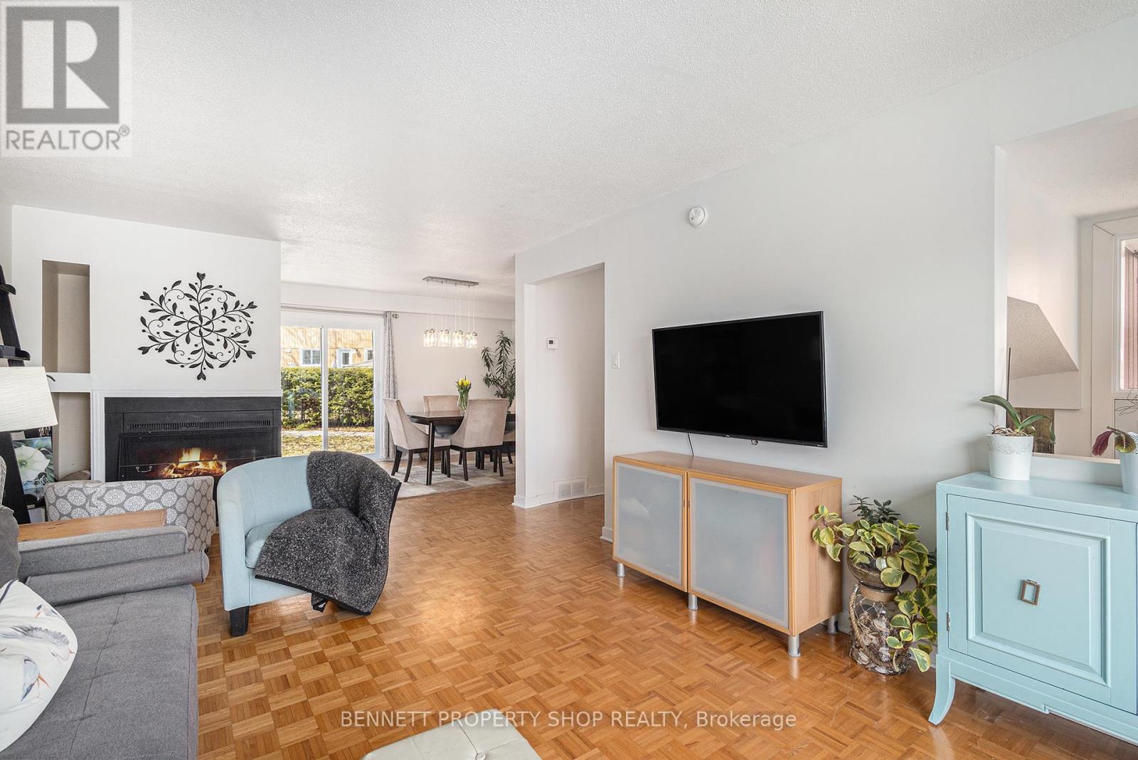 52 Sandhurst Court, Ottawa, Ontario  K1V 9V4 - Photo 7 - X12127964