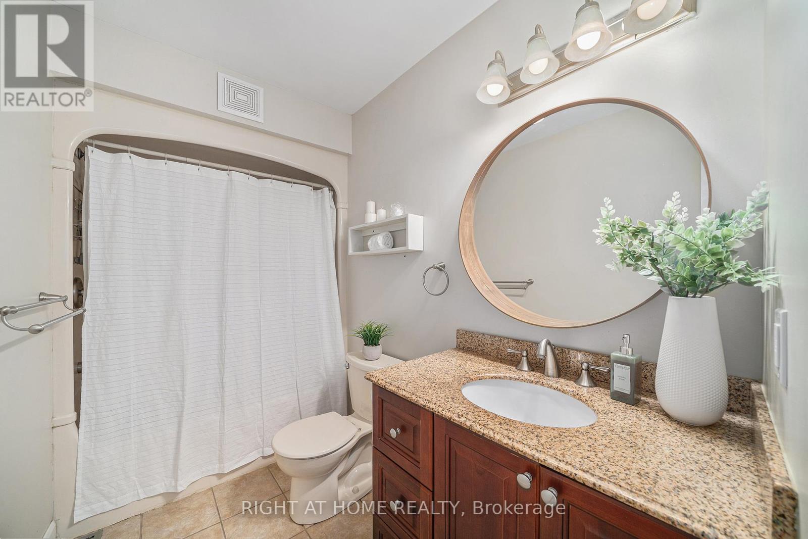51 Keewatin Crescent, Ottawa, Ontario  K2E 5S2 - Photo 18 - X12128017