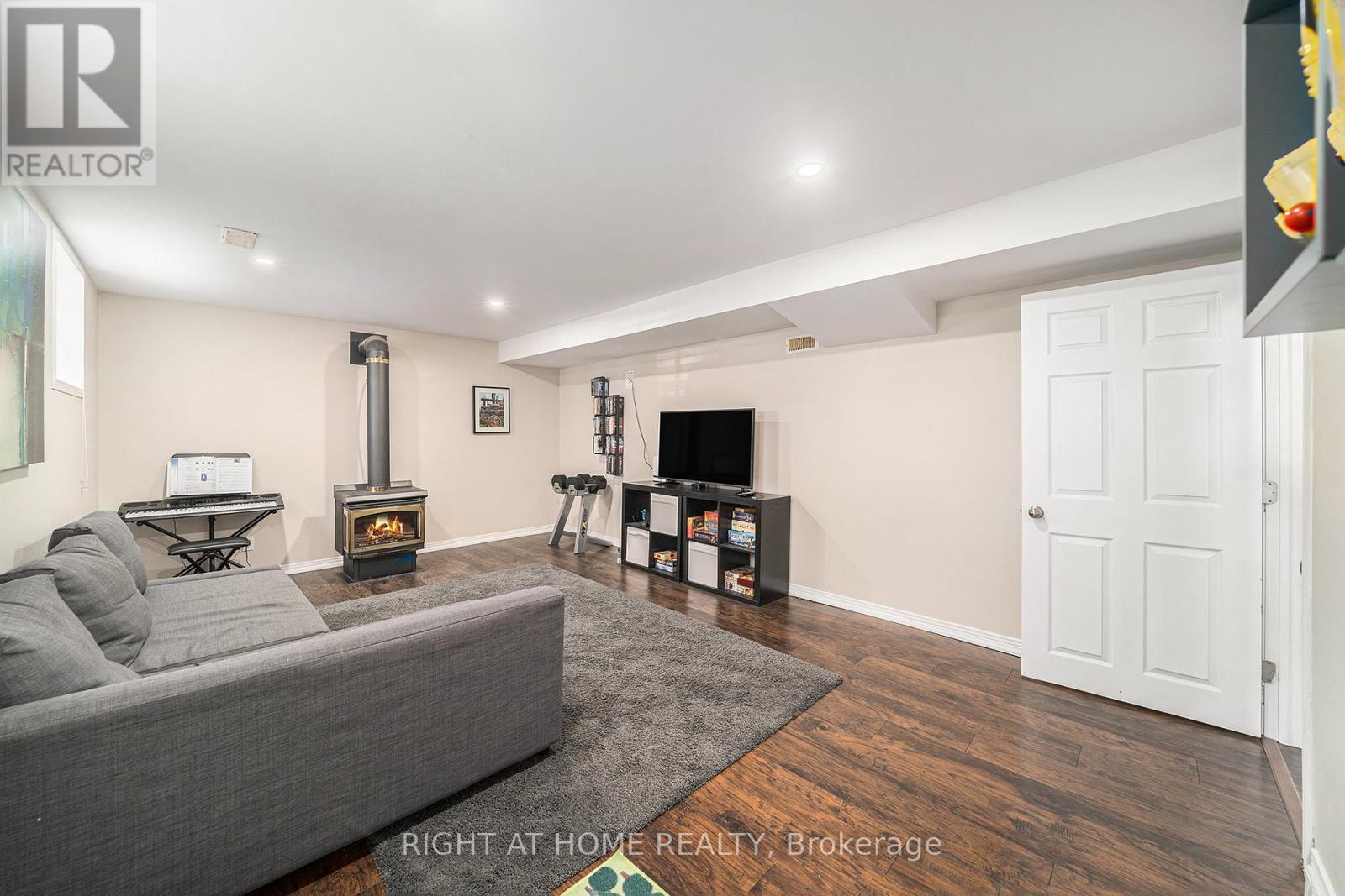 51 Keewatin Crescent, Ottawa, Ontario  K2E 5S2 - Photo 29 - X12128017