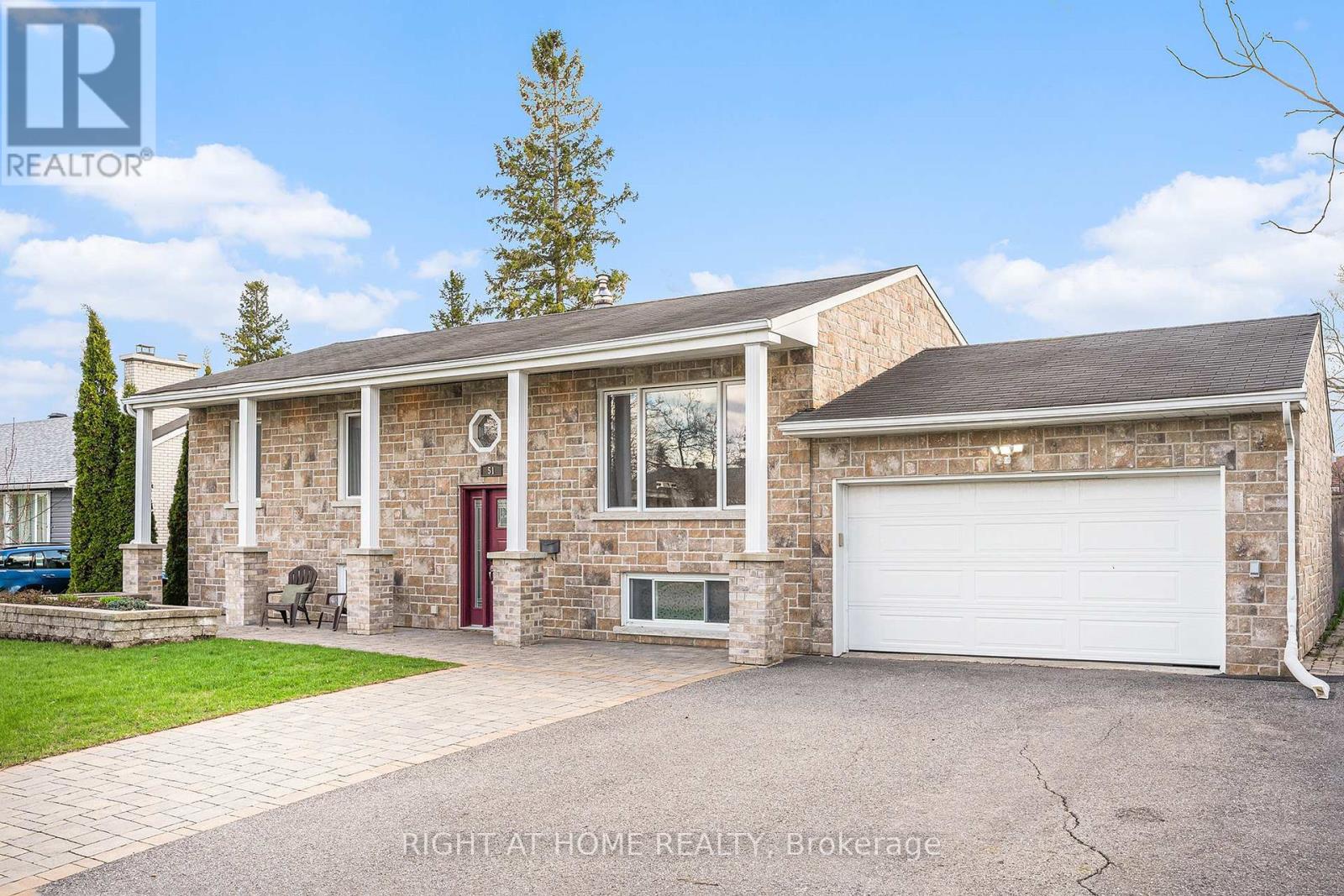 51 Keewatin Crescent, Ottawa, Ontario  K2E 5S2 - Photo 3 - X12128017