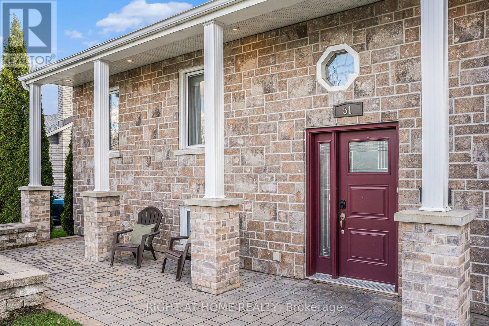 51 Keewatin Crescent, Ottawa, Ontario  K2E 5S2 - Photo 4 - X12128017