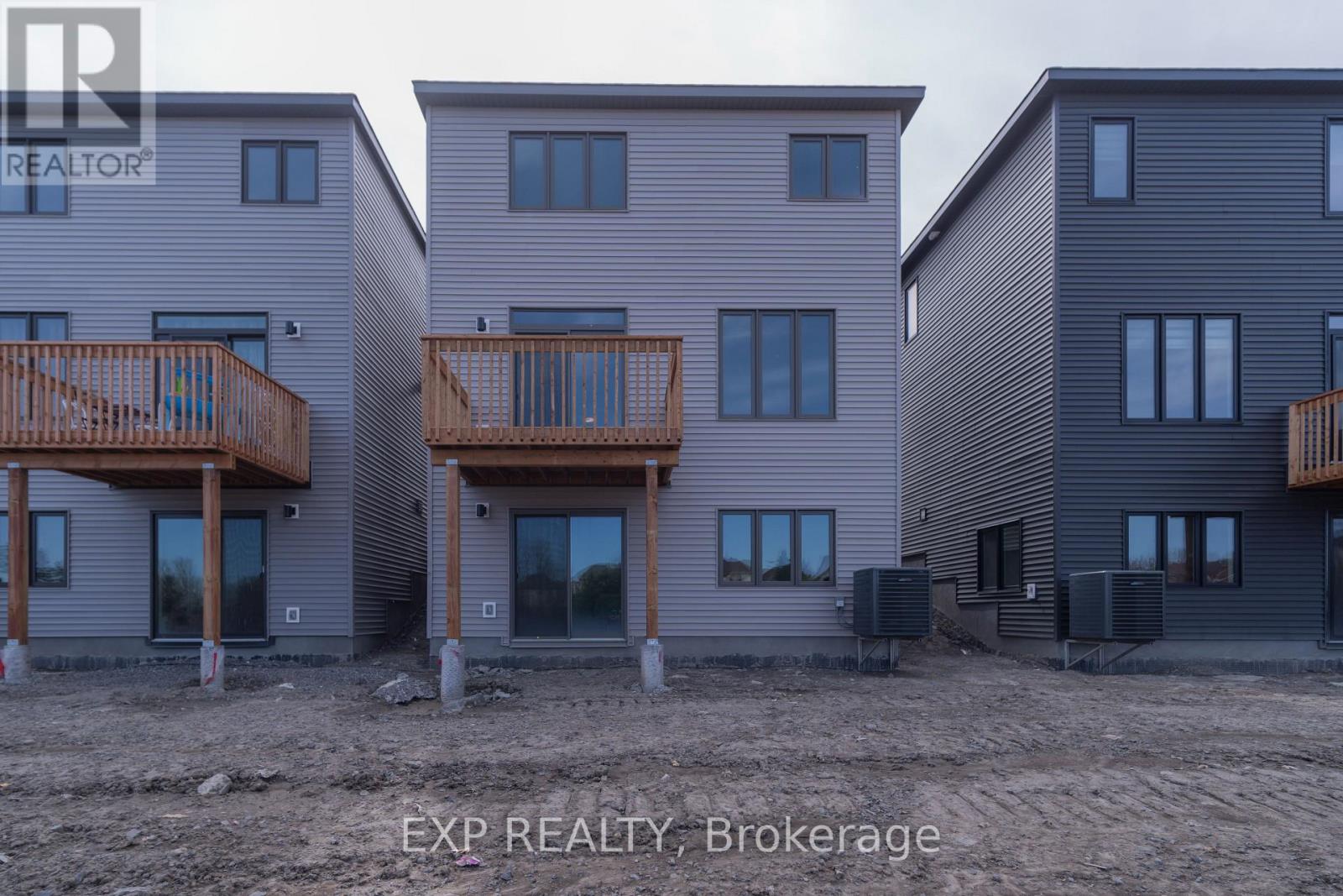 468 Brigatine Avenue, Ottawa, Ontario  K2S 0P9 - Photo 2 - X12128039