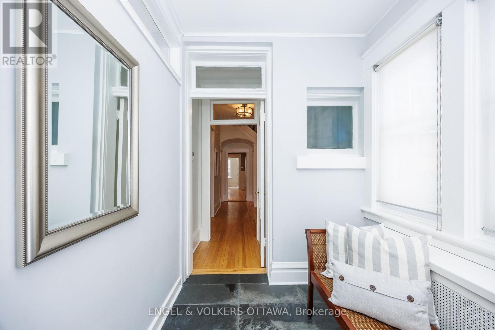 11 Howick Place, Ottawa, Ontario  K1S 3S4 - Photo 4 - X12128056