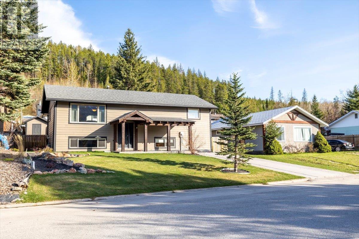 62 Ridgemont Drive, Fernie, British Columbia  V0B 1M2 - Photo 1 - 10346548