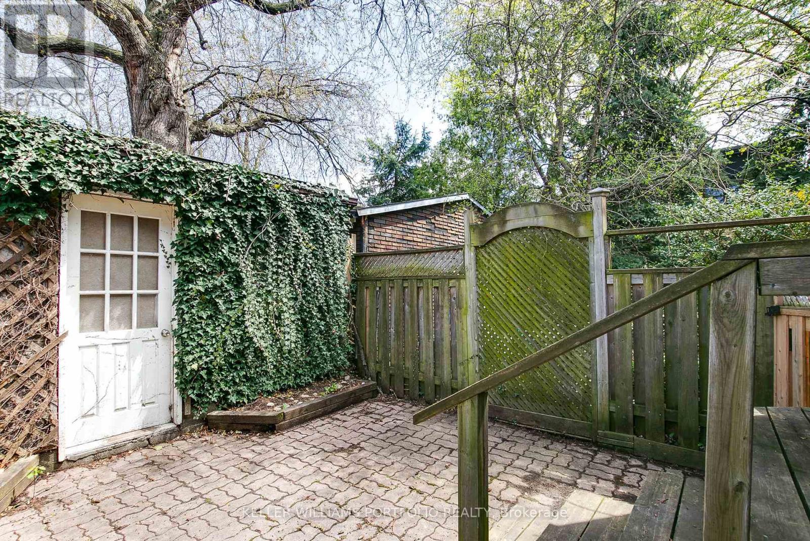 11 Arlington Avenue, Toronto, Ontario  M6G 3K7 - Photo 25 - C12127823