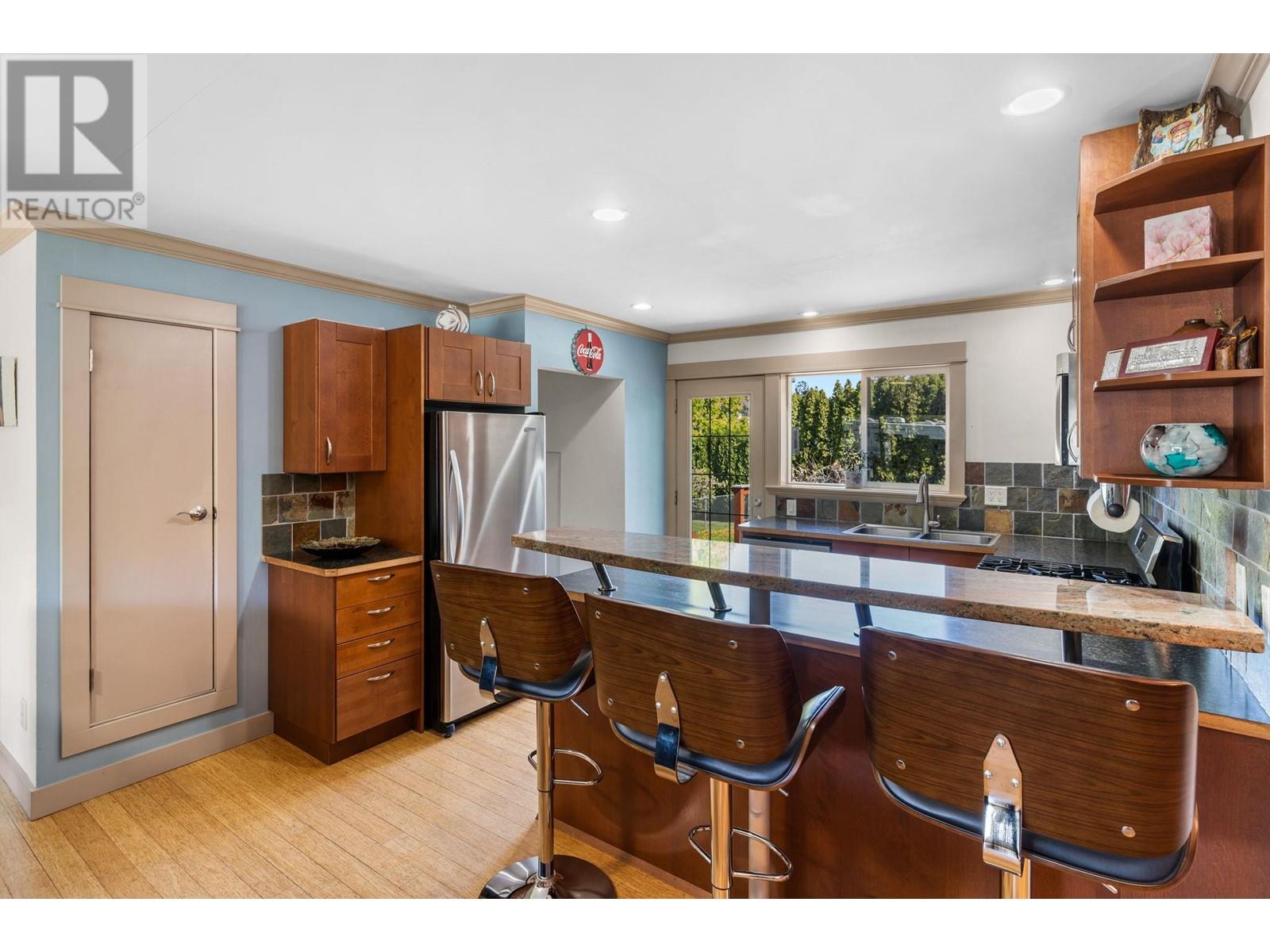 1762 Autumn Road, Kelowna, British Columbia  V1P 1G1 - Photo 8 - 10346386