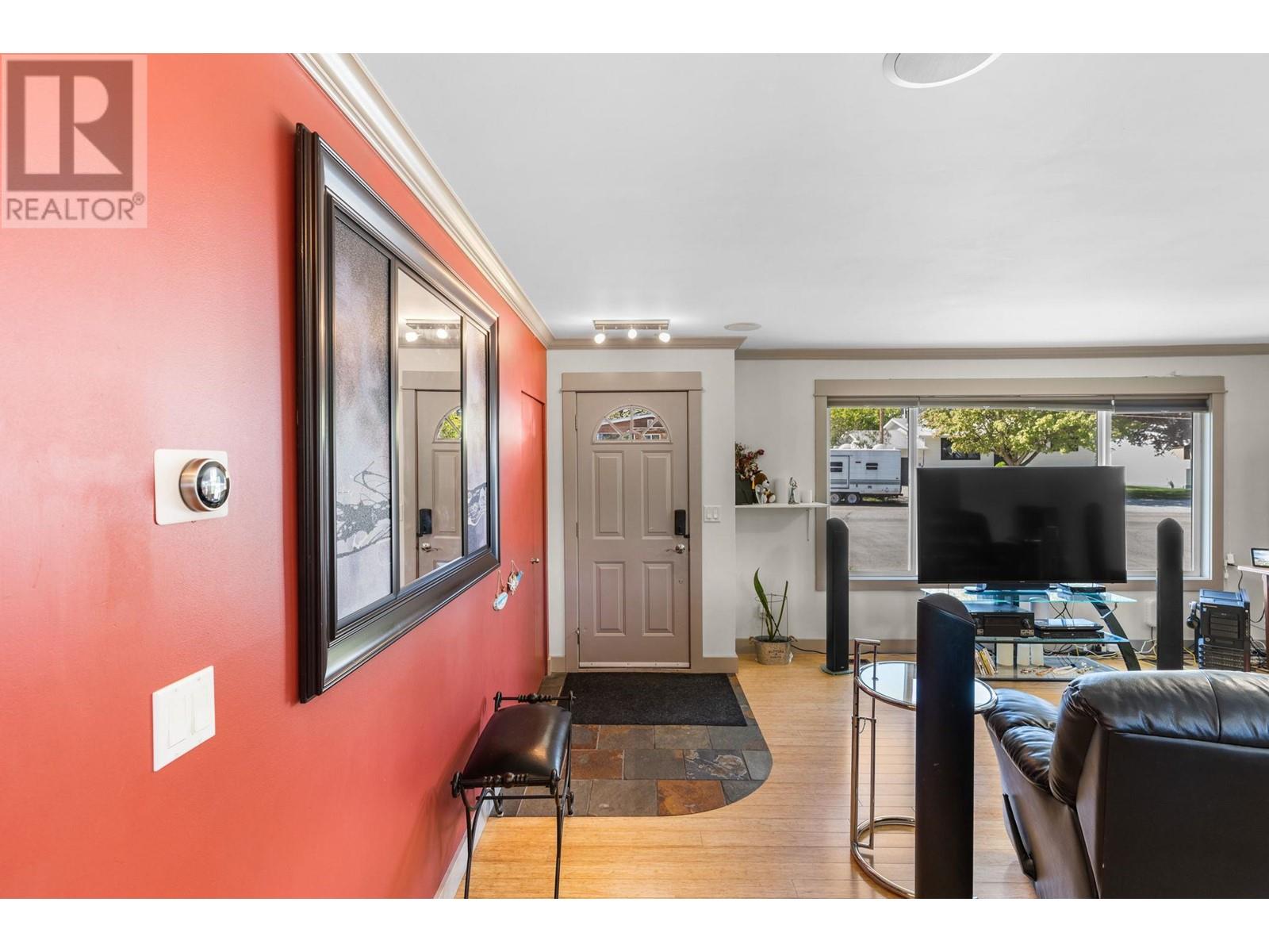 1762 Autumn Road, Kelowna, British Columbia  V1P 1G1 - Photo 4 - 10346386