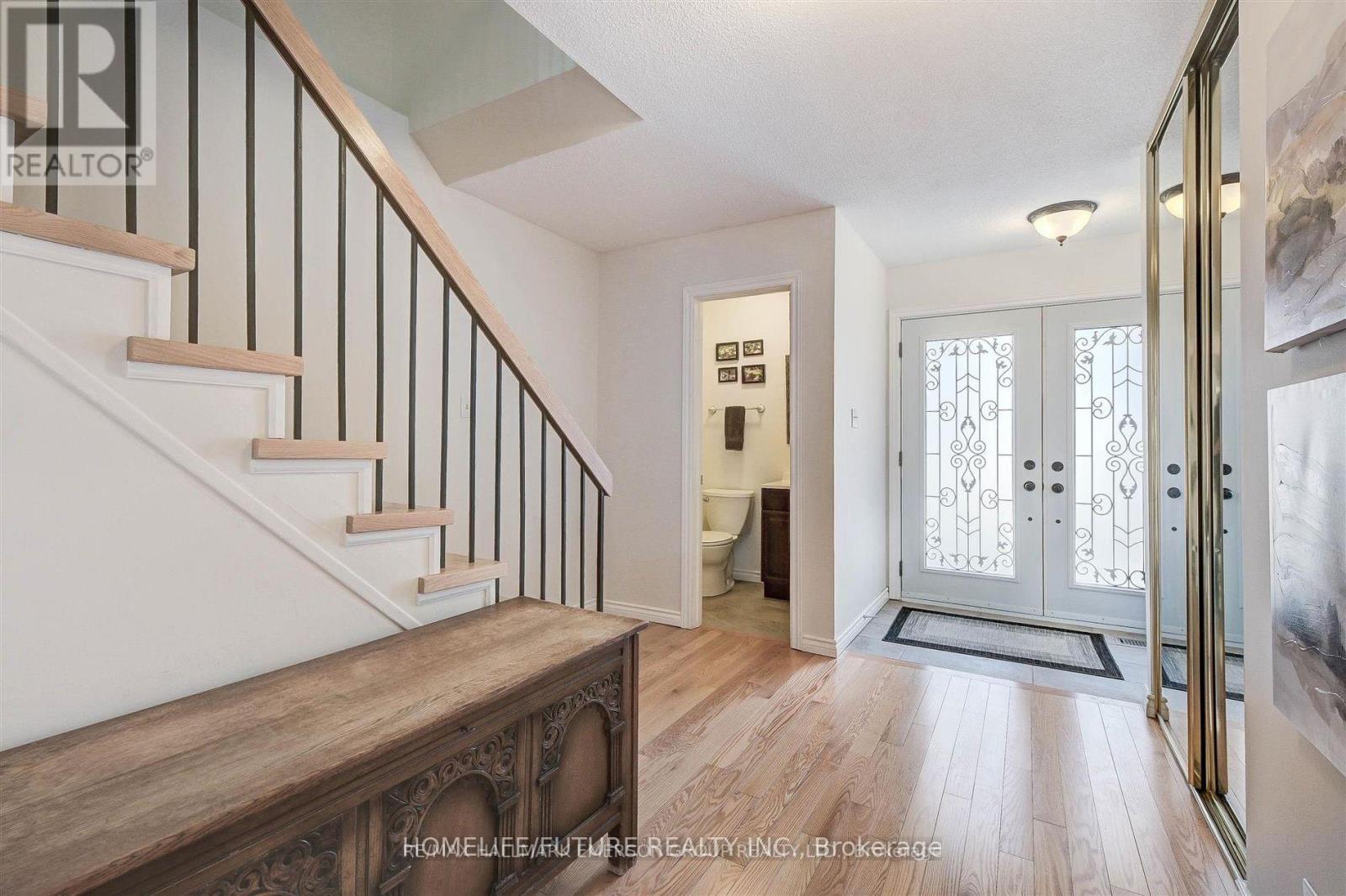 Upper - 125 Granada Crescent, Toronto, Ontario  M1B 2H6 - Photo 3 - E12127847