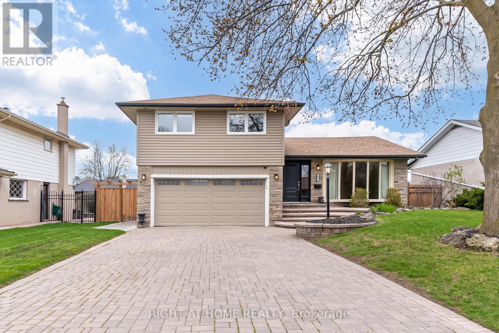 853 FERNHILL BOULEVARD, Oshawa, Ontario
