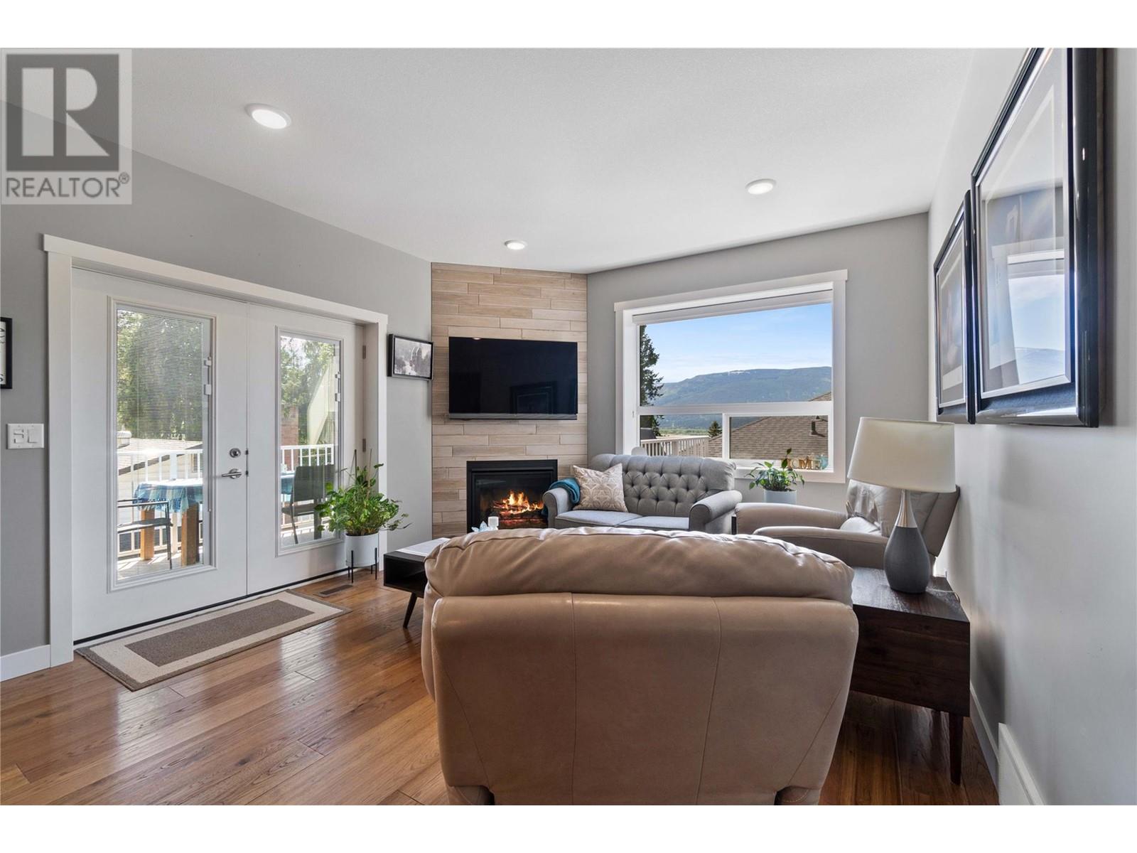 Property at 1750 20 Avenue NE image 3