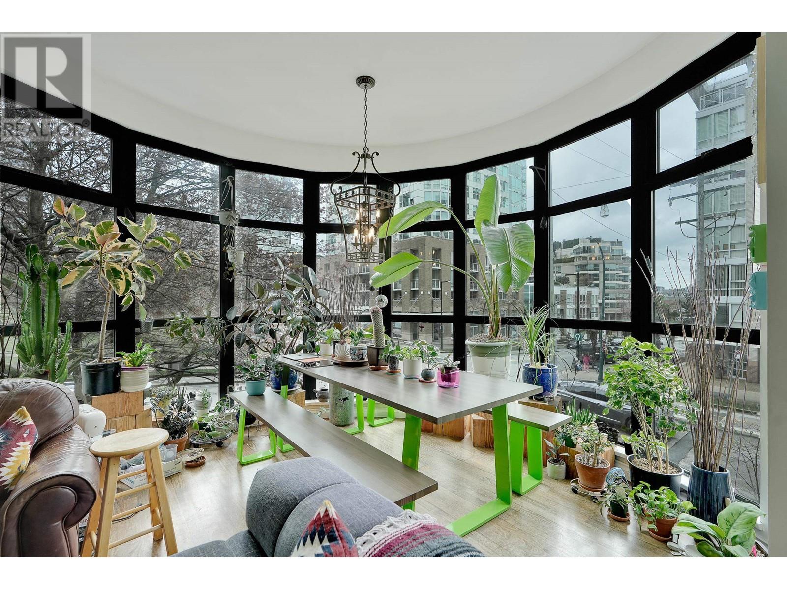 Listing Picture 4 of 39 : 1489 HORNBY STREET, Vancouver / 溫哥華 - 魯藝地產 Yvonne Lu Group - MLS Medallion Club Member