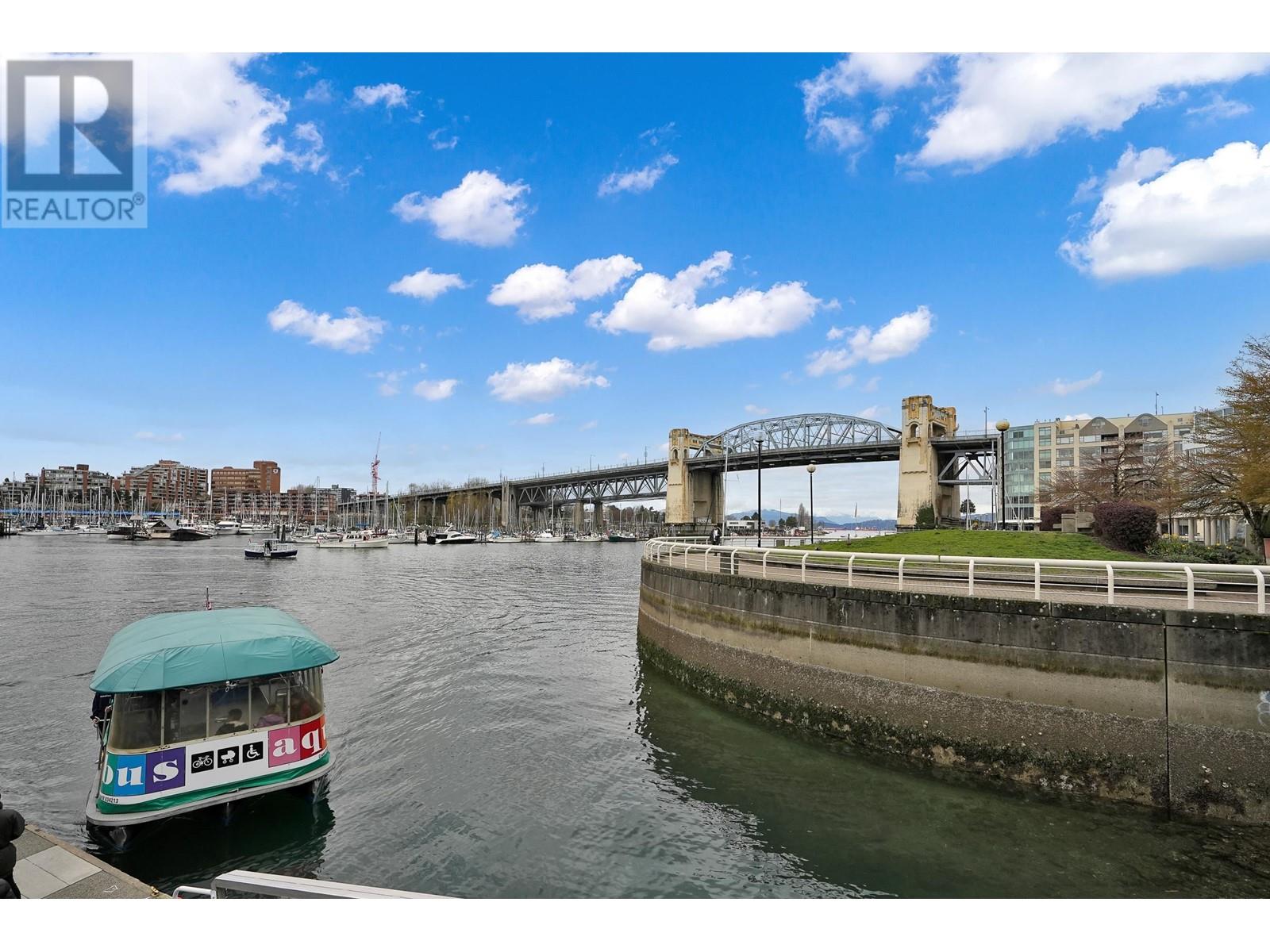 Listing Picture 34 of 39 : 1489 HORNBY STREET, Vancouver / 溫哥華 - 魯藝地產 Yvonne Lu Group - MLS Medallion Club Member