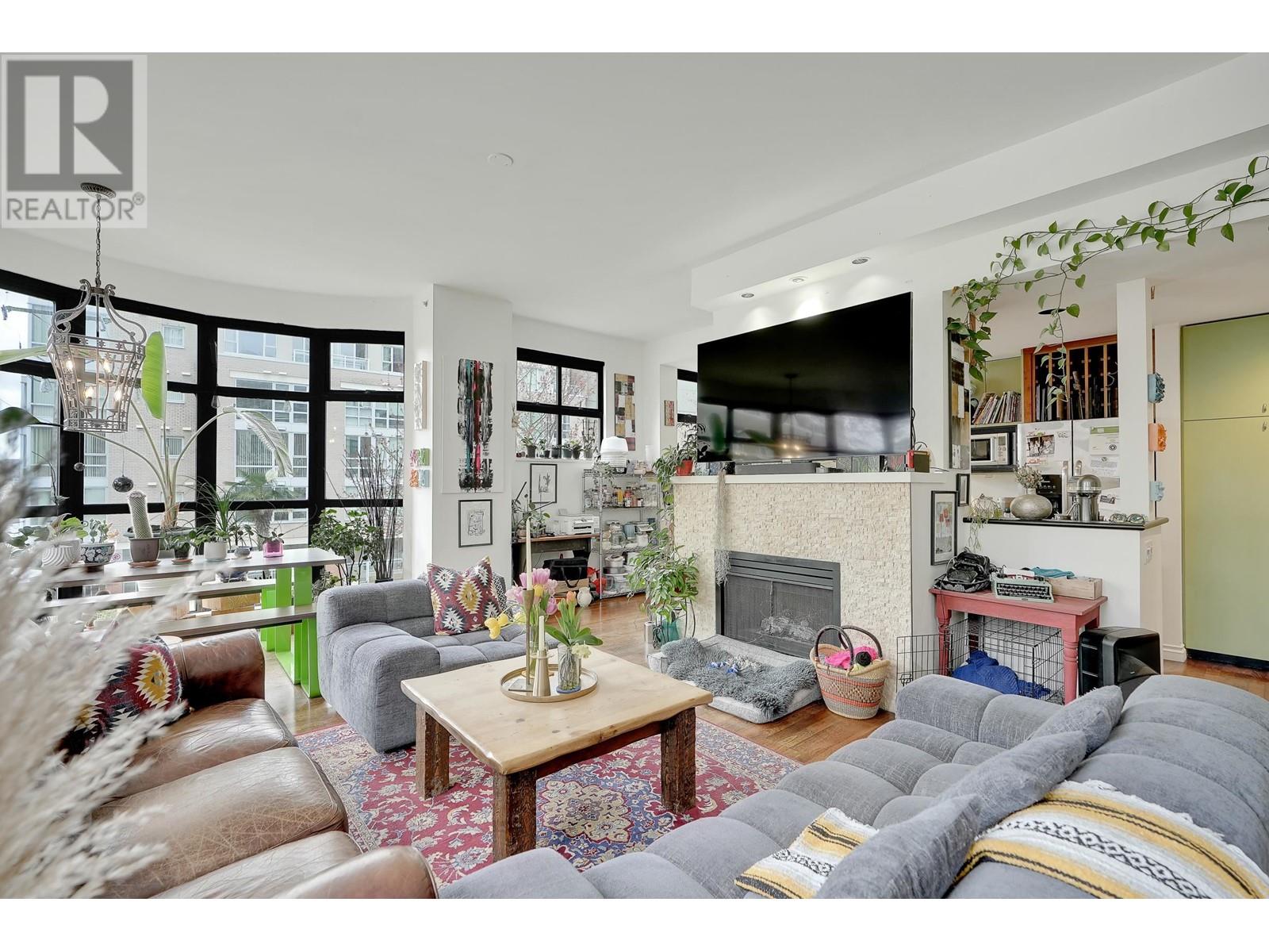 Listing Picture 2 of 39 : 1489 HORNBY STREET, Vancouver / 溫哥華 - 魯藝地產 Yvonne Lu Group - MLS Medallion Club Member