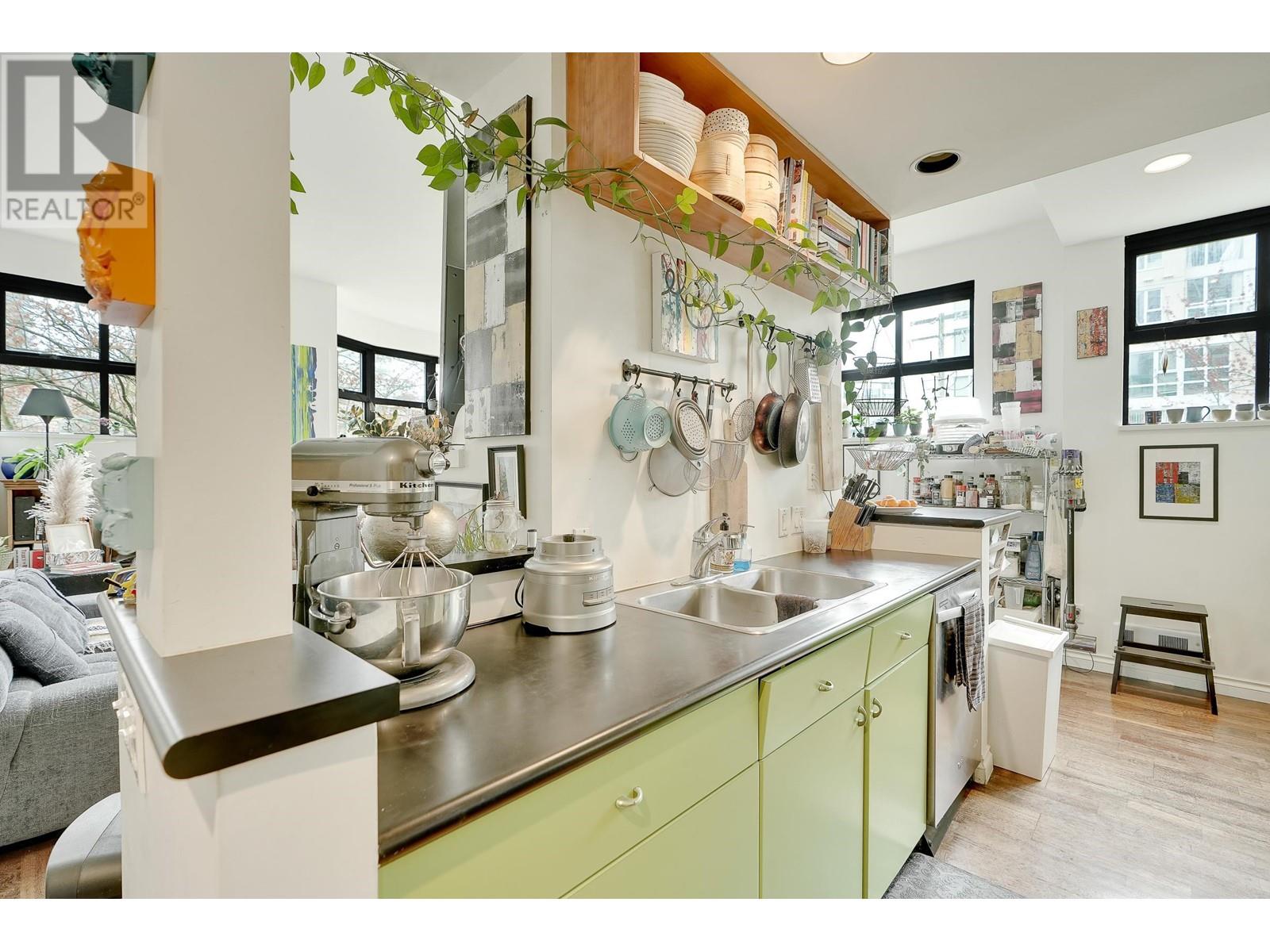 Listing Picture 7 of 39 : 1489 HORNBY STREET, Vancouver / 溫哥華 - 魯藝地產 Yvonne Lu Group - MLS Medallion Club Member
