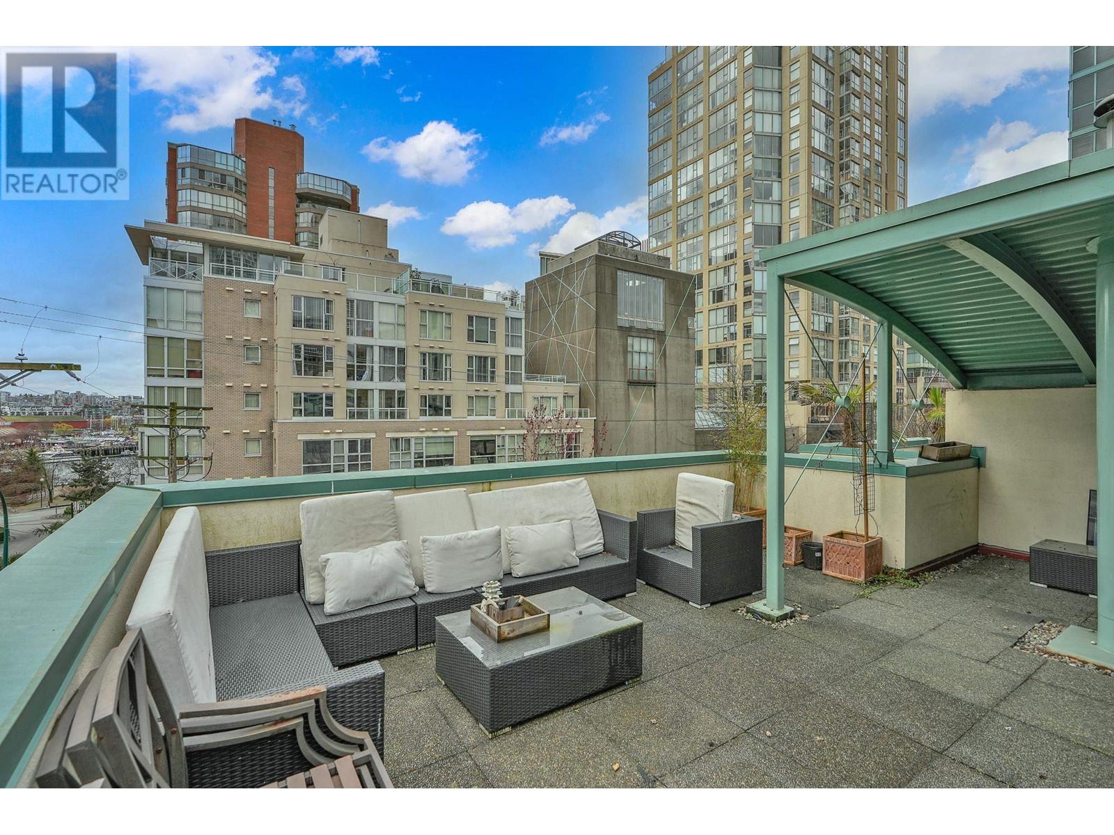 Listing Picture 18 of 39 : 1489 HORNBY STREET, Vancouver / 溫哥華 - 魯藝地產 Yvonne Lu Group - MLS Medallion Club Member