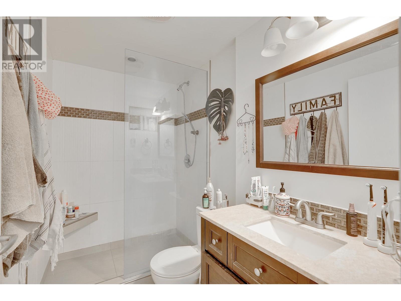 Listing Picture 24 of 39 : 1489 HORNBY STREET, Vancouver / 溫哥華 - 魯藝地產 Yvonne Lu Group - MLS Medallion Club Member