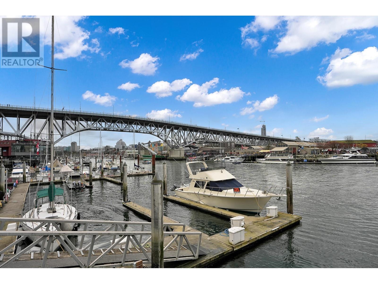 Listing Picture 35 of 39 : 1489 HORNBY STREET, Vancouver / 溫哥華 - 魯藝地產 Yvonne Lu Group - MLS Medallion Club Member