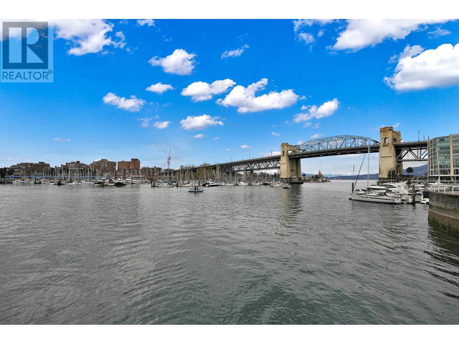 Listing Picture 36 of 39 : 1489 HORNBY STREET, Vancouver / 溫哥華 - 魯藝地產 Yvonne Lu Group - MLS Medallion Club Member