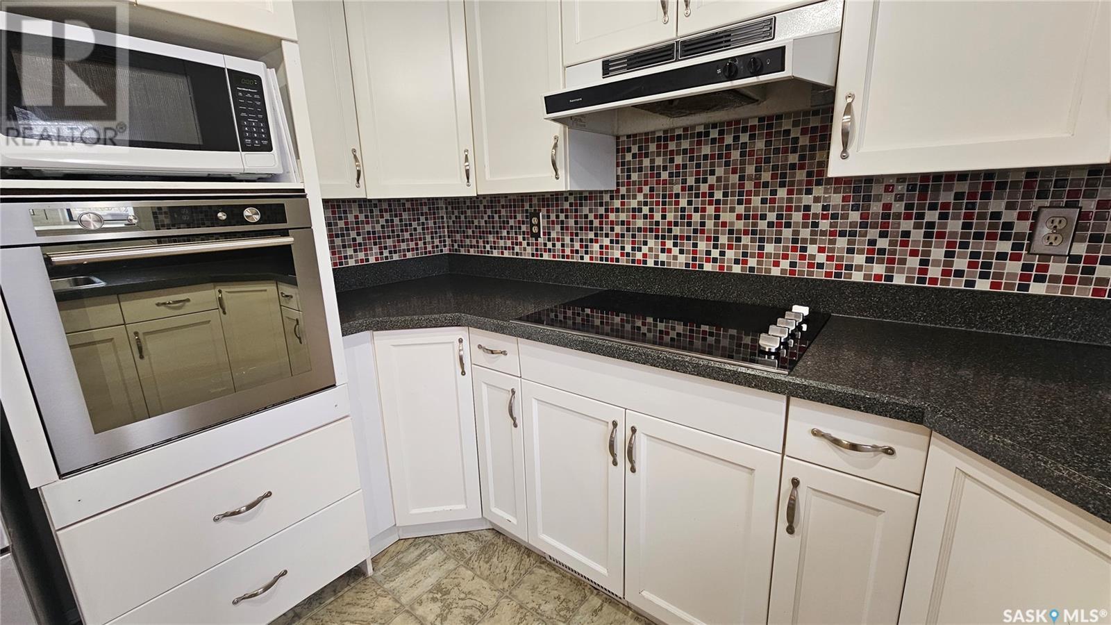 Property at 466 8th AVENUE NE image 3