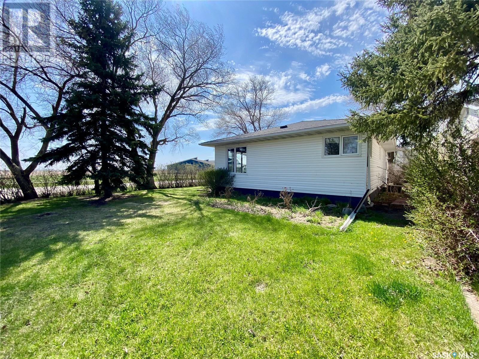 320 2 Street E, Carnduff, Saskatchewan  S0C 0S0 - Photo 23 - SK004706