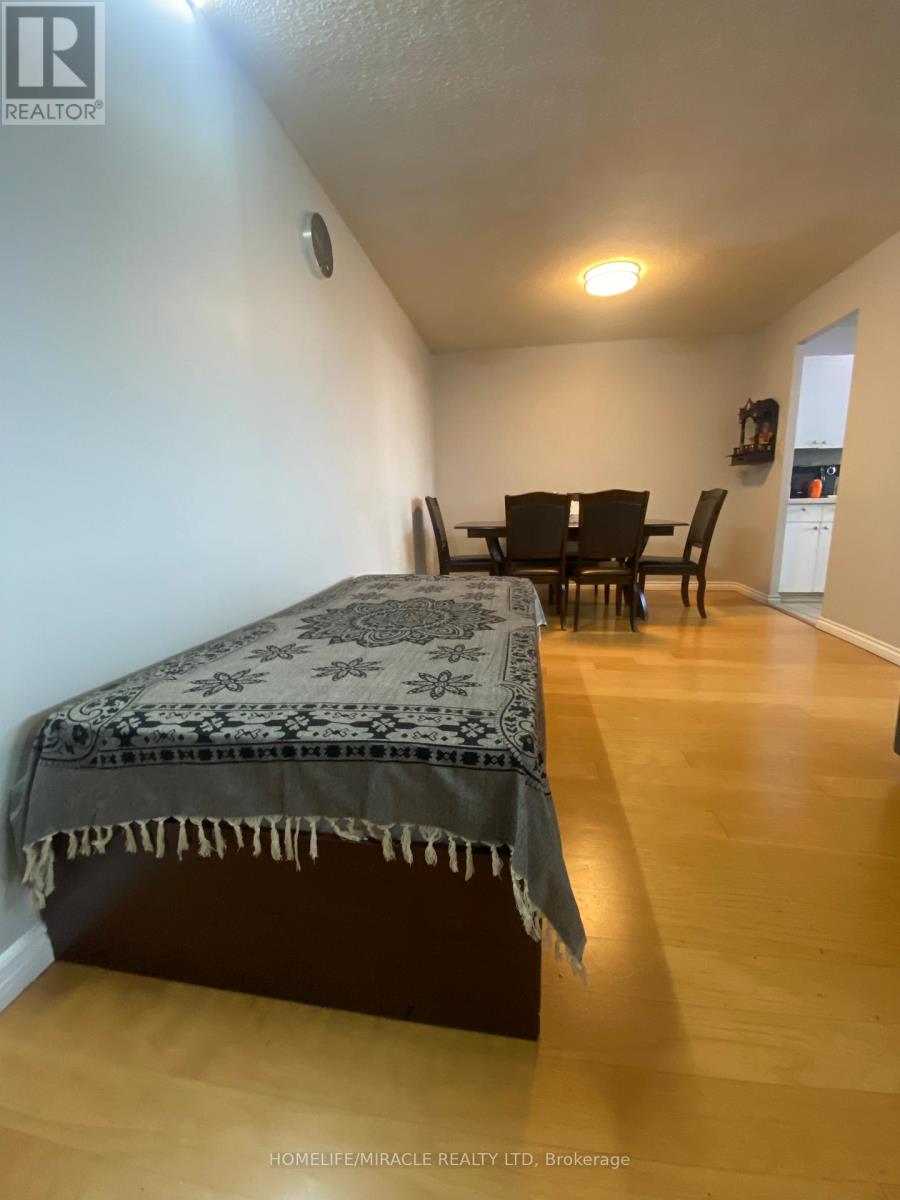 903 - 18 Knightsbridge Road, Brampton, Ontario  L6T 3X5 - Photo 5 - W12127816
