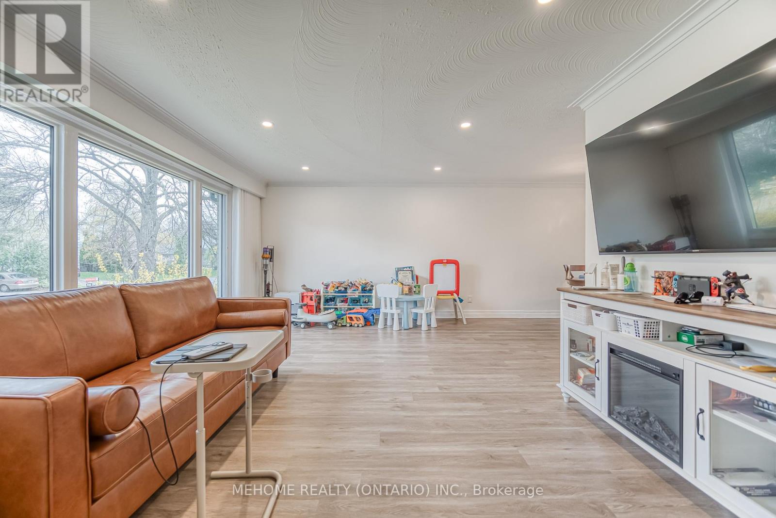 Property at 25 URBANDALE AVENUE image 5