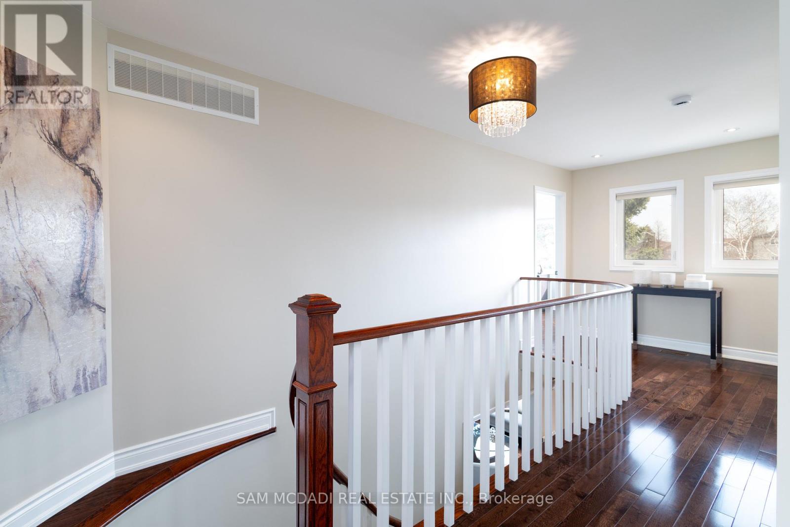 1555 Sir Monty's Drive, Mississauga, Ontario  L5N 4N8 - Photo 13 - W12127893