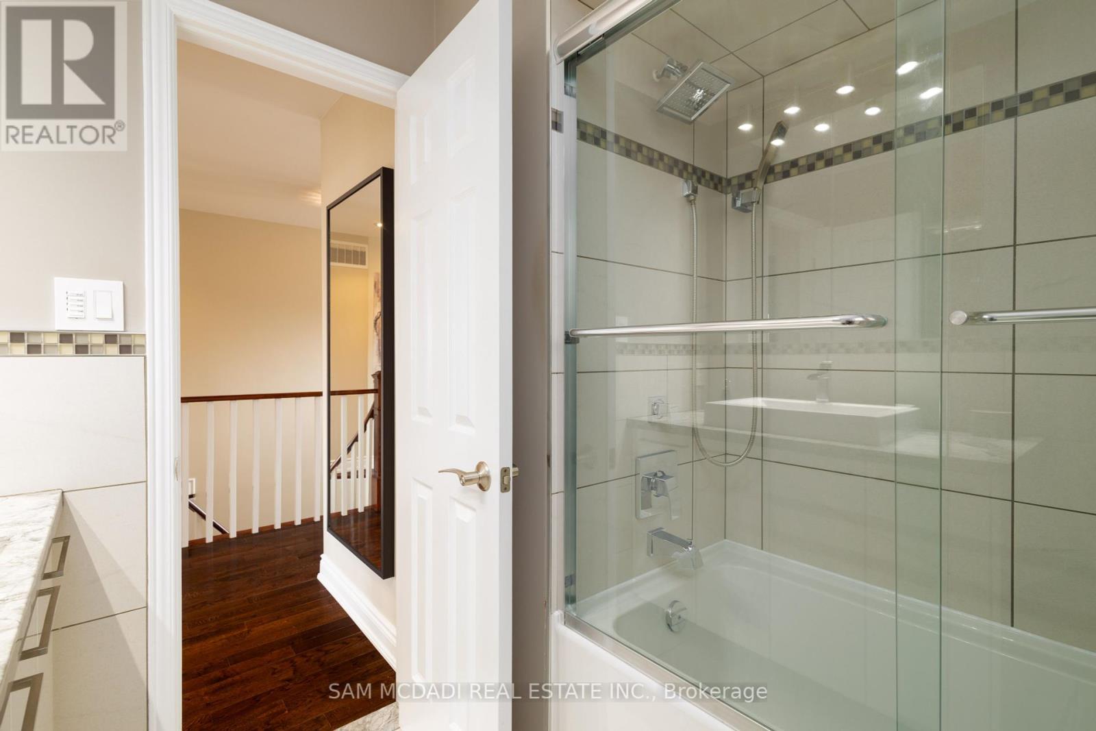 1555 Sir Monty's Drive, Mississauga, Ontario  L5N 4N8 - Photo 20 - W12127893