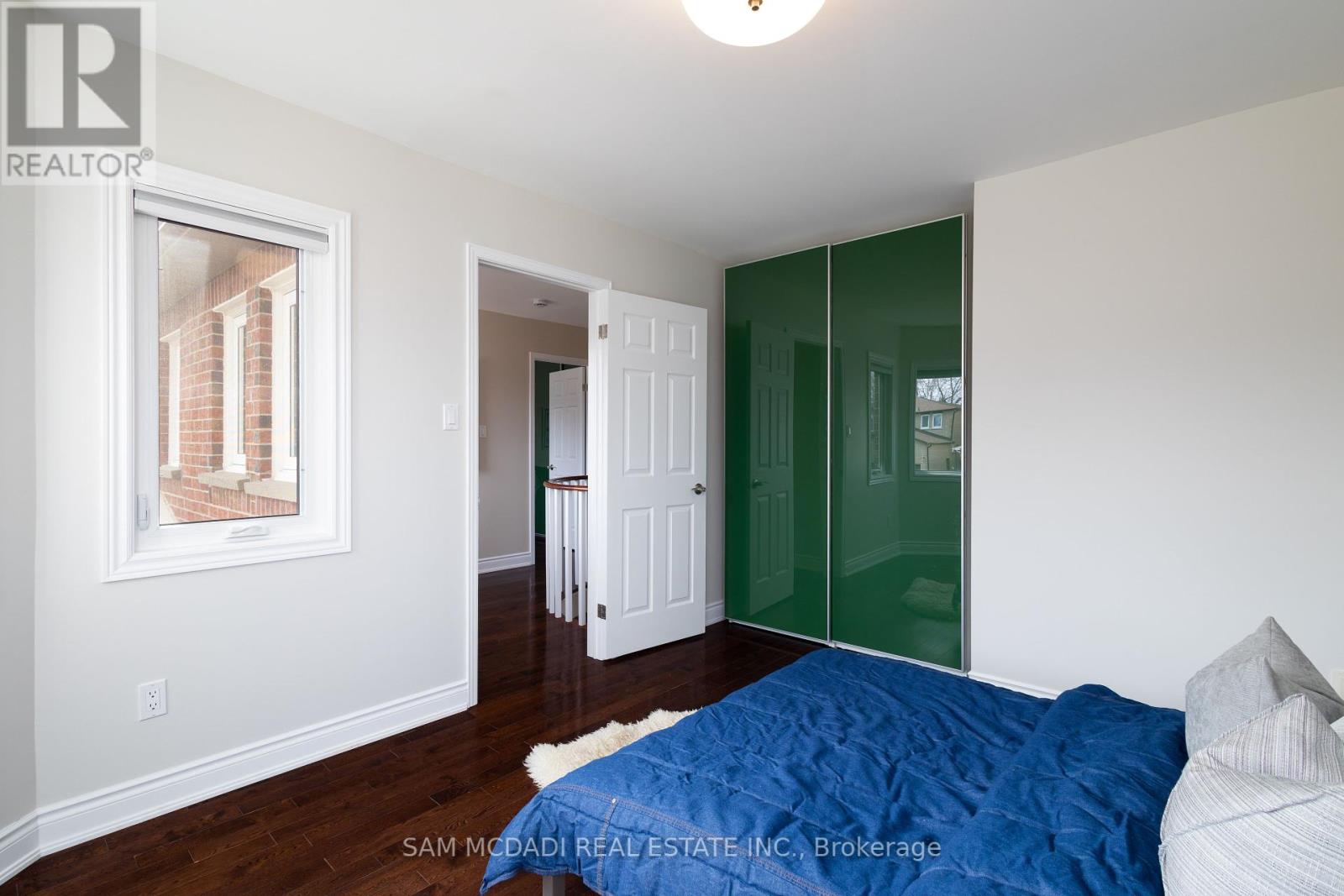 1555 Sir Monty's Drive, Mississauga, Ontario  L5N 4N8 - Photo 21 - W12127893