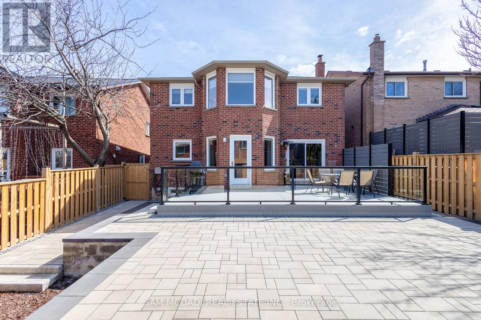 1555 Sir Monty's Drive, Mississauga, Ontario  L5N 4N8 - Photo 27 - W12127893