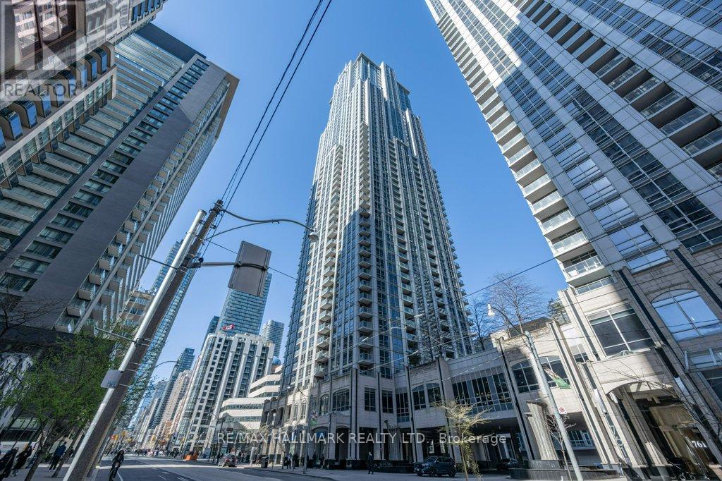 801 - 763 BAY STREET, Toronto, Ontario