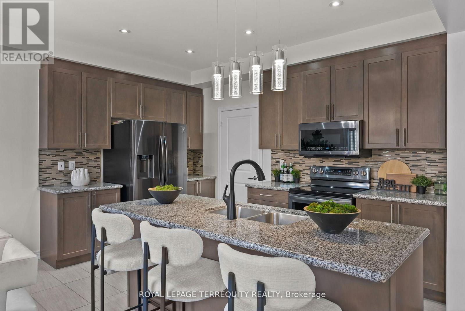 24 Auckland Drive, Whitby, Ontario  L1P 0G6 - Photo 18 - E12127922